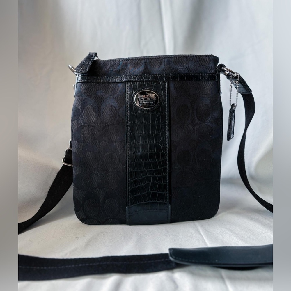 🖤 Coach Black Signature Crossbody with Patent Leather Trim